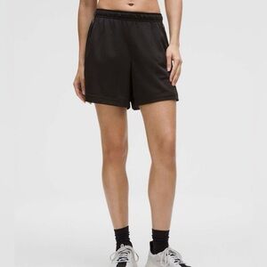 Lululemon double layered mesh mid rise shorts nwt xs
